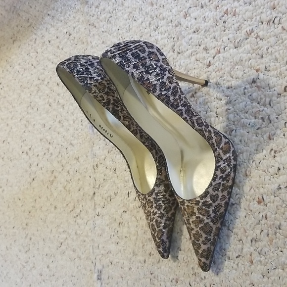 Stuart Weitzman 3' leopard print heels size 8.5 - Picture 3 of 5